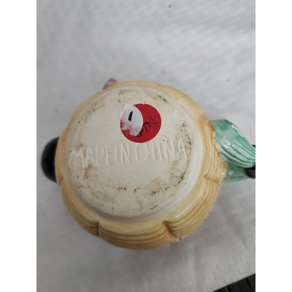 Vintage Sewing Basket Ceramic Teapot Mouse Yarn Pincushion Novelty Tea Pot